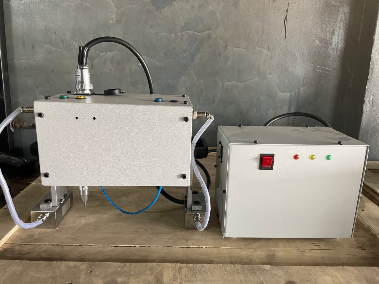 Portable magnet based marking machine