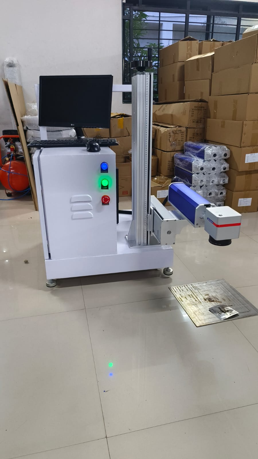 Fiber laser cutting machine